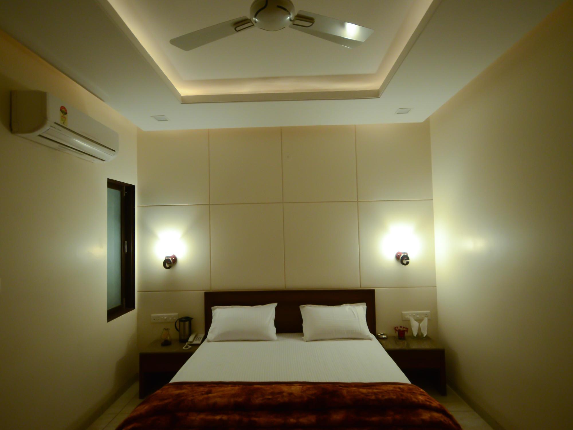 Hotel Sunday Inn Divisione di Divisione di Jaipur Esterno foto