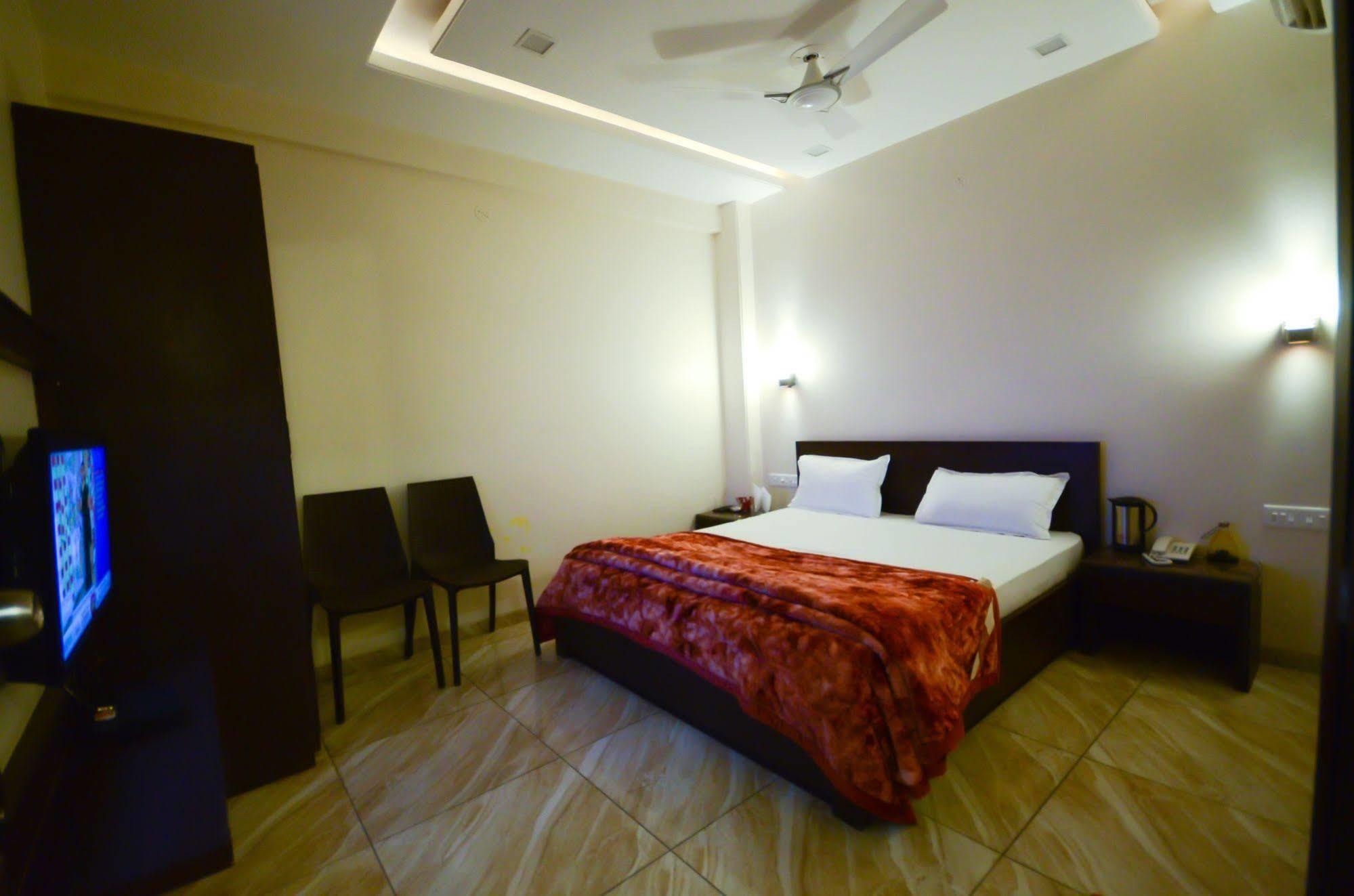Hotel Sunday Inn Divisione di Divisione di Jaipur Esterno foto