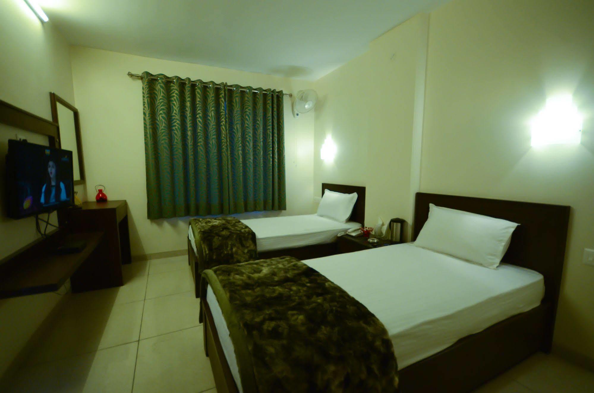 Hotel Sunday Inn Divisione di Divisione di Jaipur Esterno foto