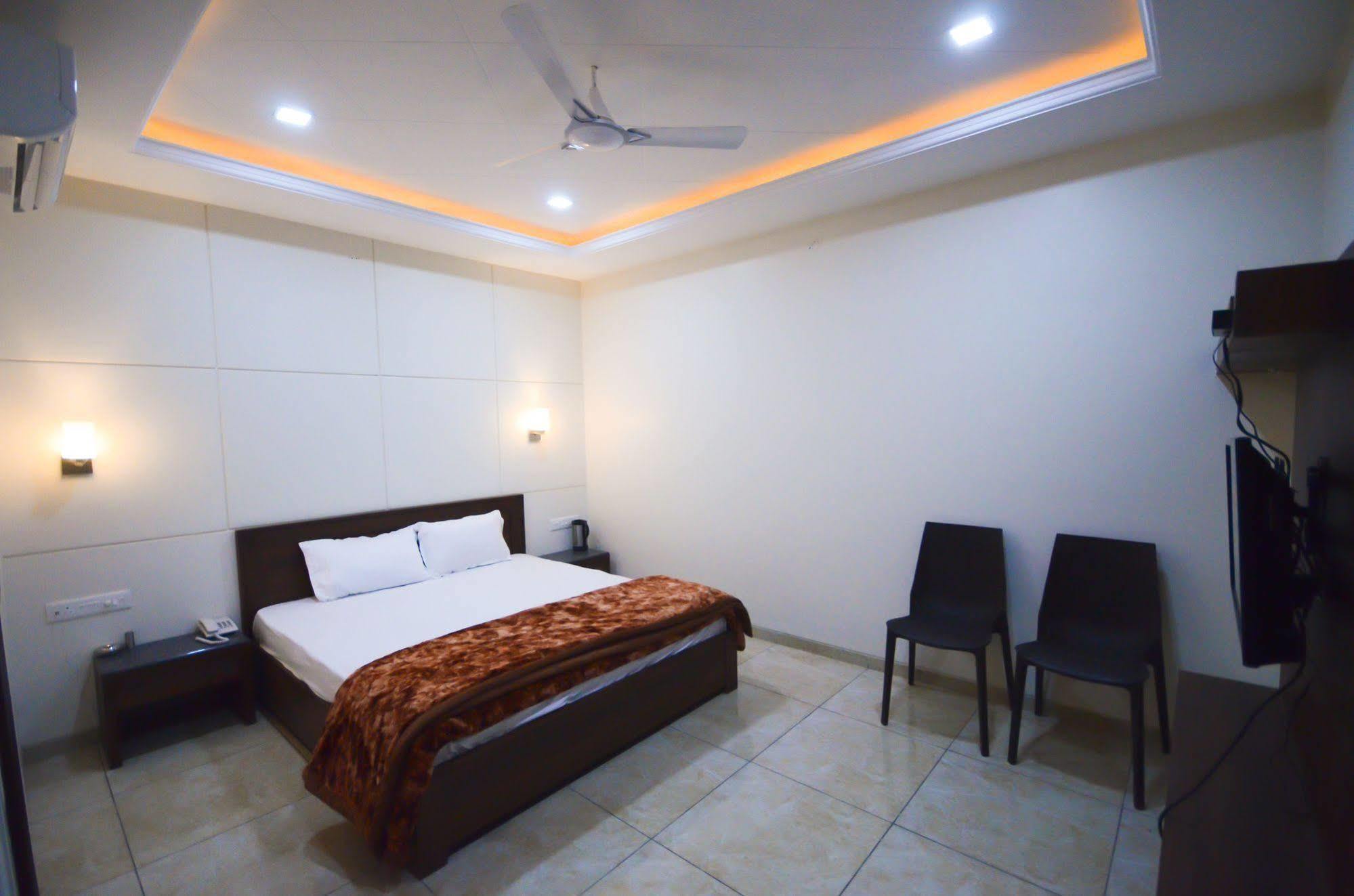 Hotel Sunday Inn Divisione di Divisione di Jaipur Esterno foto